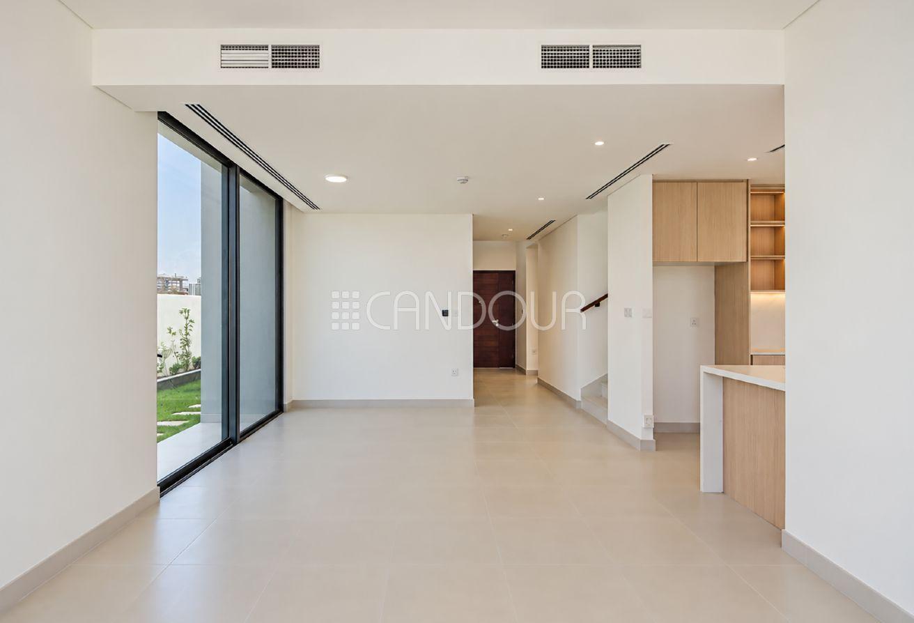 Brand New|Golf Course View| 4BR + Maid | 4 Cheques photo 9
