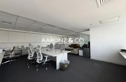مكتب - استوديو - 2 حمامات للايجار في برج نسيمه - شارع الشيخ زايد - دبي