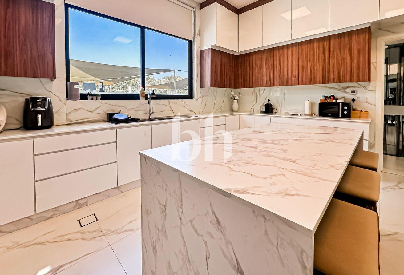 FULLY FURNISHED | Ready to move | UPGRADED photo 6