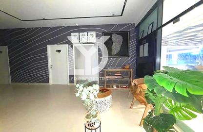 Retail - Studio - 1 for rent in Al Hudaiba - Bur Dubai - Dubai