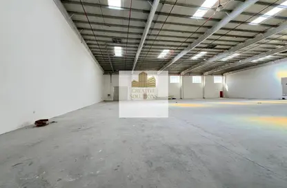 Warehouse - Studio - 2 Bathrooms for rent in Umm Al Thuoob - Umm Al Quwain