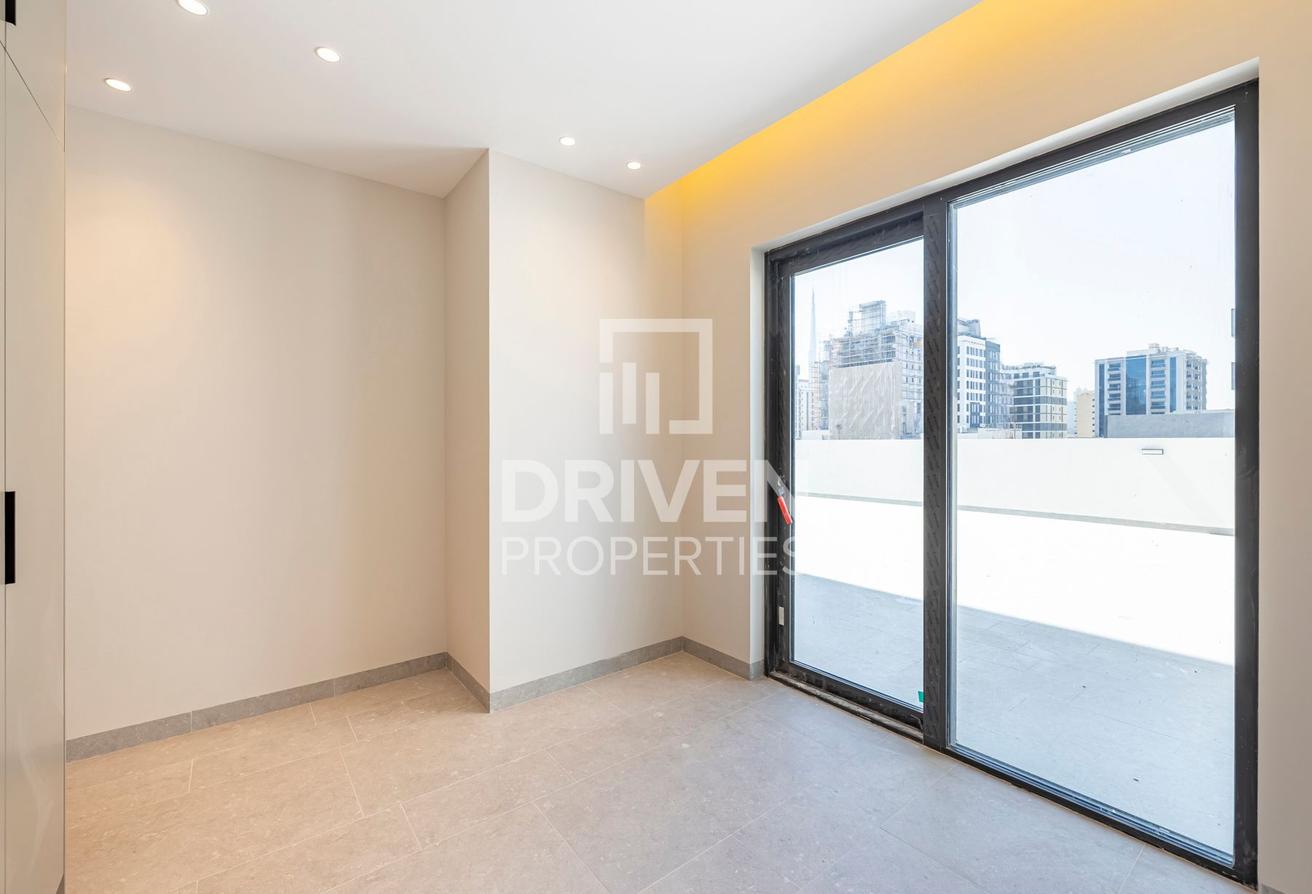 Big Terrace Family Bldg | Available | Low Floor photo 4