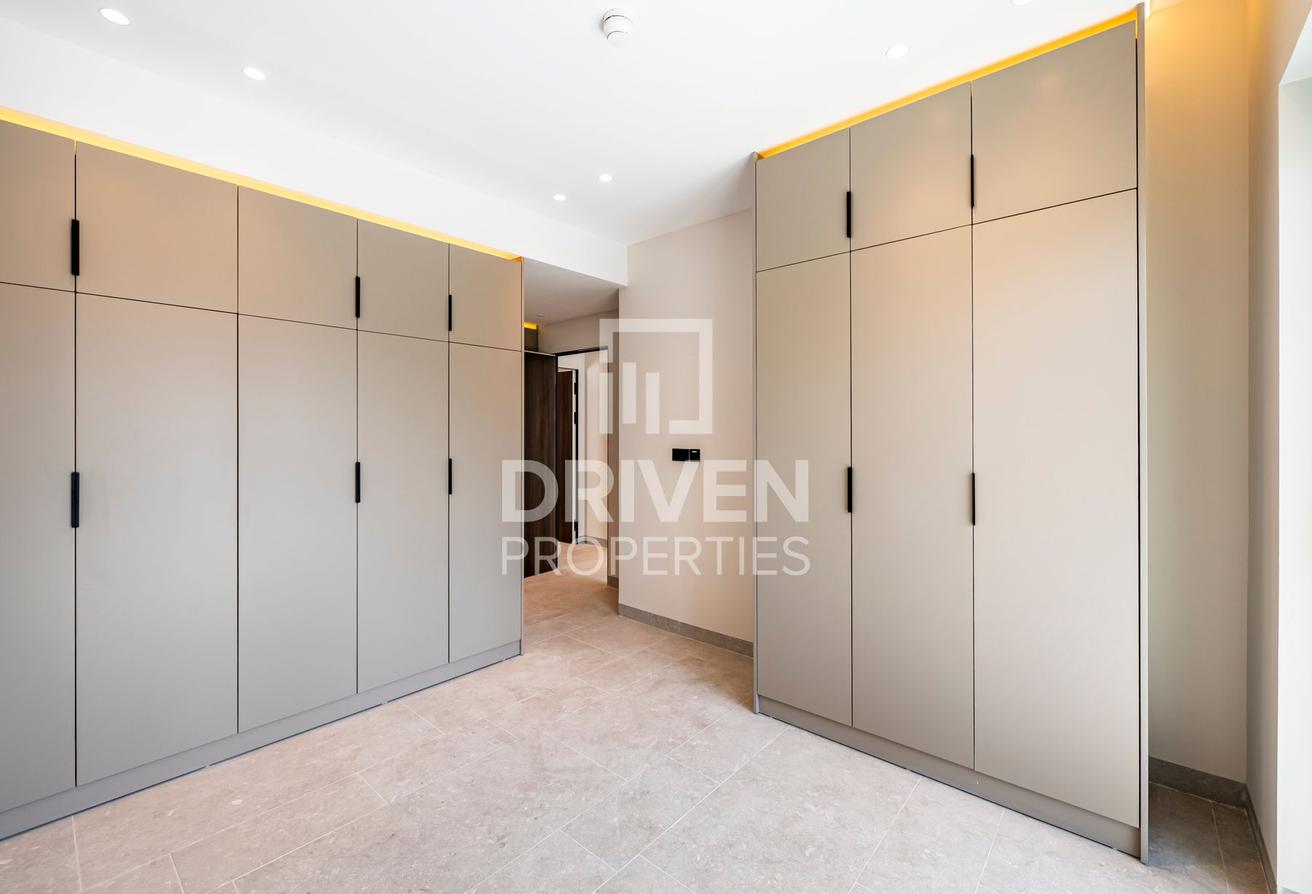 Big Terrace Family Bldg | Available | Low Floor photo 7