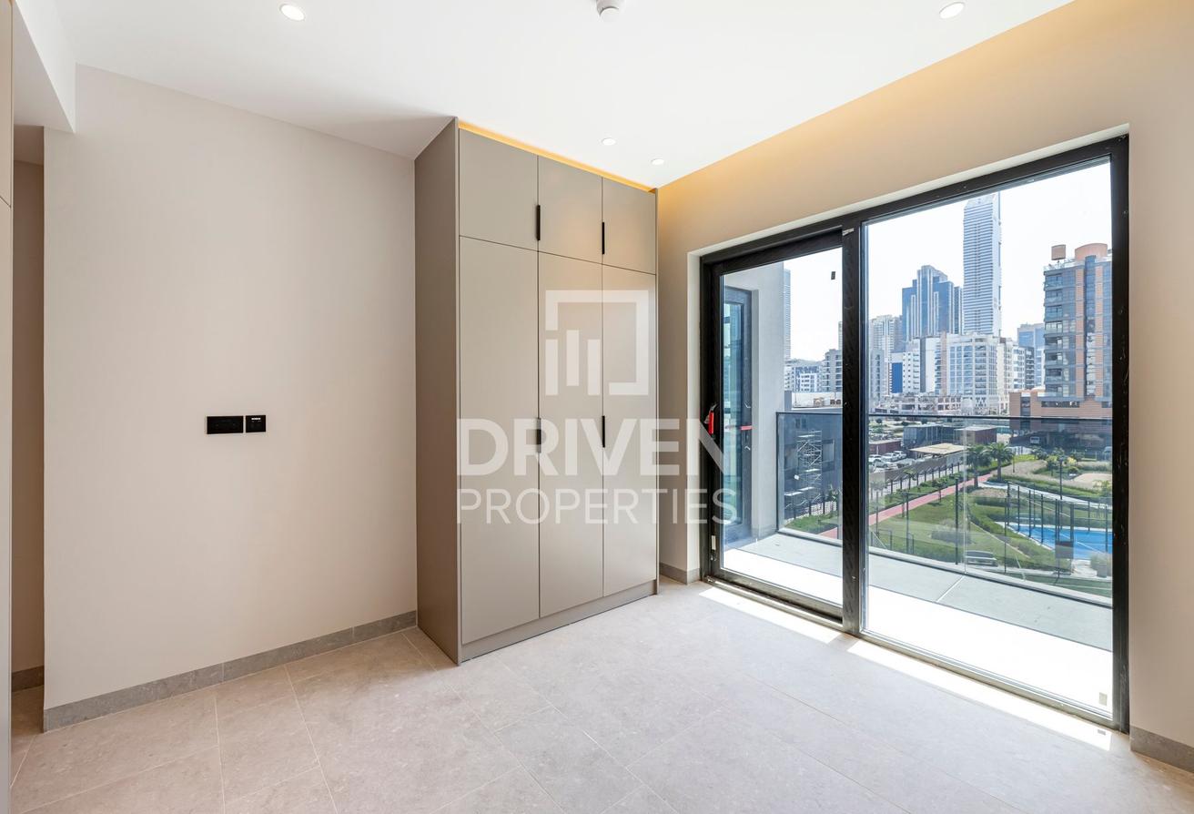 Big Terrace Family Bldg | Available | Low Floor photo 6