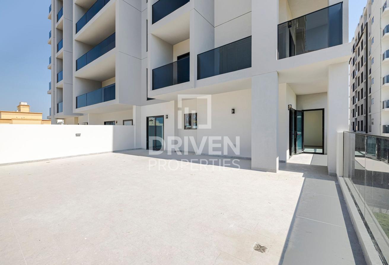Big Terrace Family Bldg | Available | Low Floor photo 12