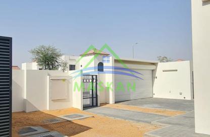 Villa - 4 Bedrooms - 5 Bathrooms for rent in Fay Al Reeman II - Al Shamkha - Abu Dhabi