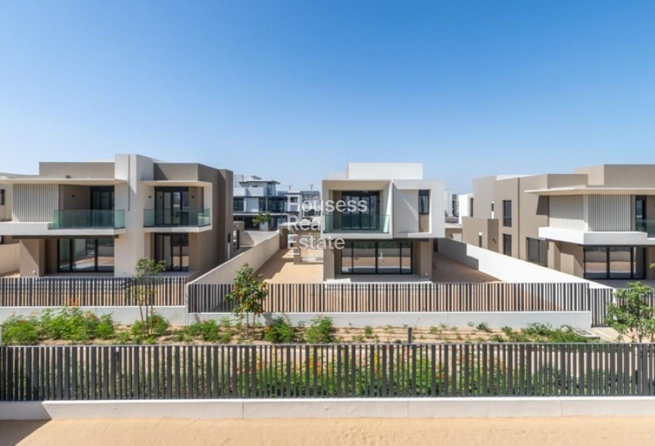 4BR Luxury | Brand New | Vacant photo 9