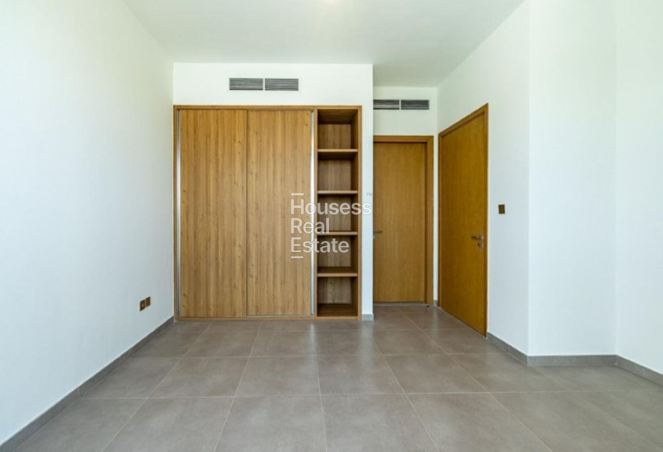4BR Luxury | Brand New | Vacant photo 6