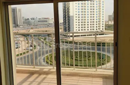 Apartment - 1 Bedroom - 2 Bathrooms for rent in Mazaya 9 - Queue Point - Liwan - Dubai Land - Dubai