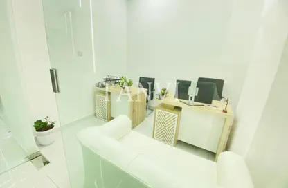 مكتب - غرفة نوم - 1 حمام للايجار في ريد اڤينيو - منطقة القرهود - دبي مكتب - غرفة نوم - 1 حمام للايجار في ريد اڤينيو - منطقة القرهود - دبي