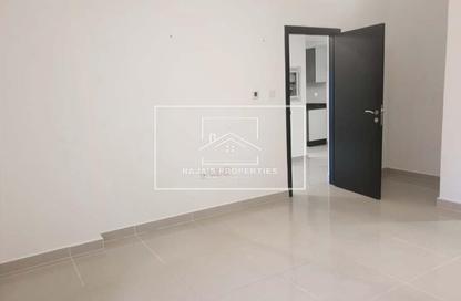 Apartment - 1 Bedroom - 1 Bathroom for rent in Tower 19 - Al Reef Downtown - Al Reef - Abu Dhabi