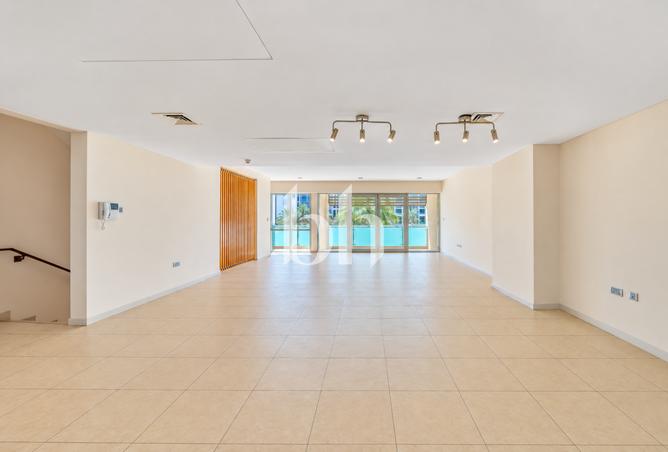 5-bed townhouse in Al Muneera Townhouses-Island · Private pool — photo 2