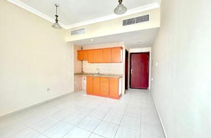 Apartment - Studio - 1 Bathroom for rent in Muwailih Building - Muwaileh - Sharjah