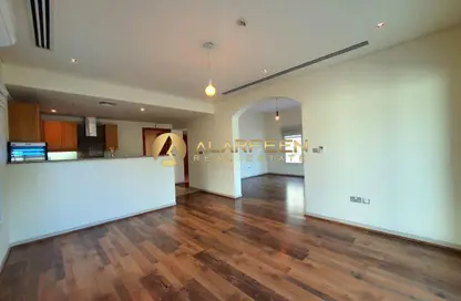 فيلا - 2 غرف نوم - 4 حمامات للايجار في منطقة 16 - قرية جميرا الدائرية - دبي