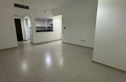 شقة - 2 غرف نوم - 3 حمامات للايجار في قرية الخليج - الغدير - أبوظبي