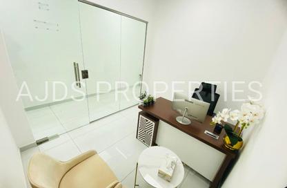 Office Space - Studio - 1 Bathroom for rent in Red Avenue - Al Garhoud - Dubai