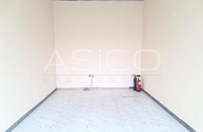 Shop - Studio for rent in Hor Al Anz - Deira - Dubai
