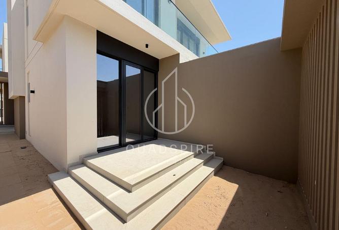 100402459 - Property Image 3