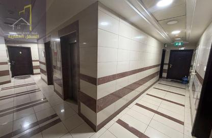 عمارة بالكامل - 8 غرف نوم - 8 حمامات للبيع في مجمع مويلح - تجارية مويلح - الشارقة