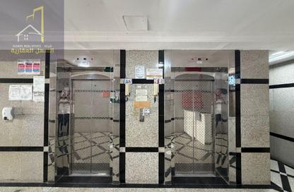 عمارة بالكامل - 8 غرف نوم - 8 حمامات للبيع في مجمع مويلح - تجارية مويلح - الشارقة