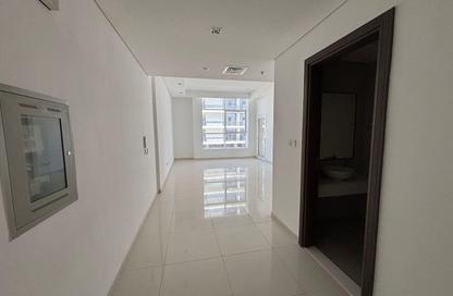 Apartment - 1 Bedroom - 2 Bathrooms for rent in Topaz Residence 3 - Topaz Residence - Dubai Silicon Oasis - Dubai
