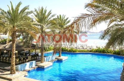 Apartment - 2 Bedrooms - 3 Bathrooms for rent in Al Msalli - Shoreline Apartments - Palm Jumeirah - Dubai