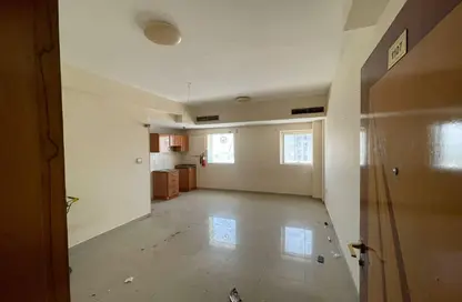 Apartment - Studio - 1 Bathroom for rent in Abu Shagara building - Abu shagara - Sharjah