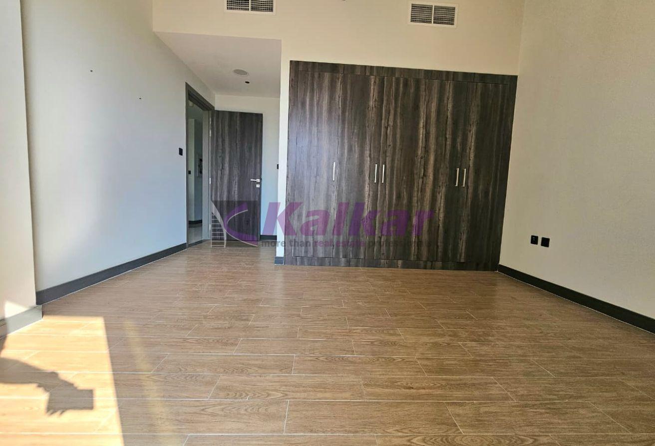 Modern 1 B/R | well maintained | Vacant photo 3