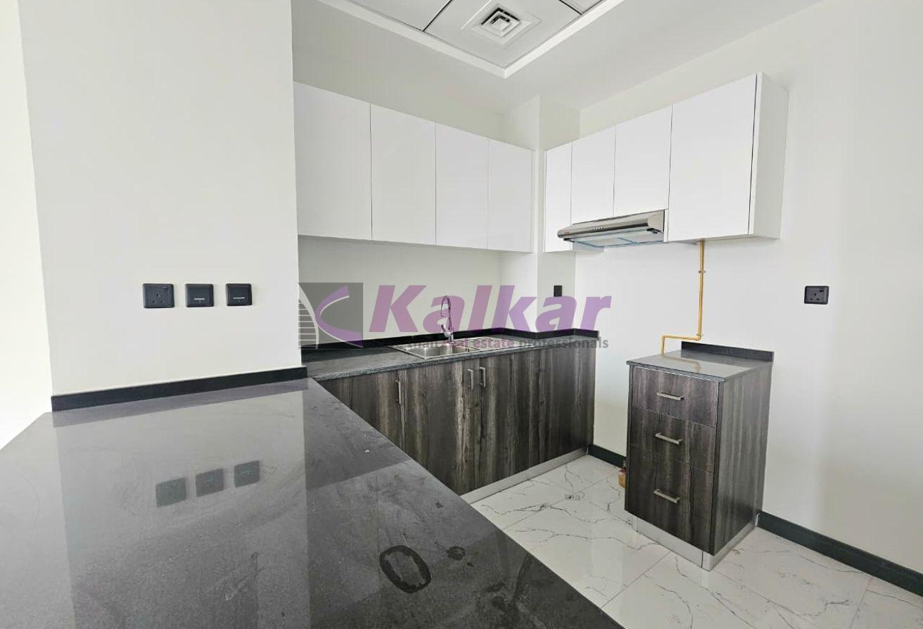Modern 1 B/R | well maintained | Vacant photo 7
