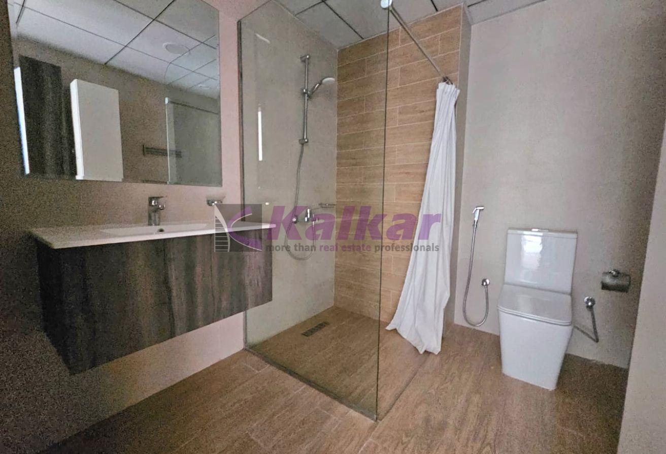 Modern 1 B/R | well maintained | Vacant photo 9