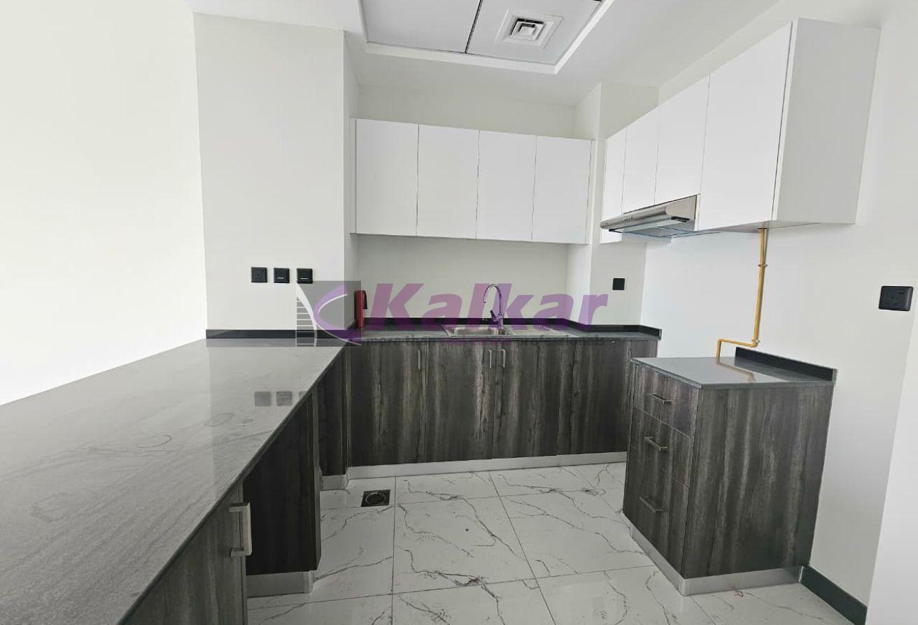 Modern 1 B/R | well maintained | Vacant photo 6
