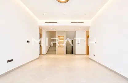 Villa - 4 Bedrooms - 6 Bathrooms for rent in Jumeirah 1 Villas - Jumeirah 1 - Jumeirah - Dubai