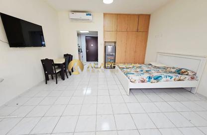 Apartment - Studio - 1 Bathroom for rent in Building U13 - Italy Cluster - International City - Dubai