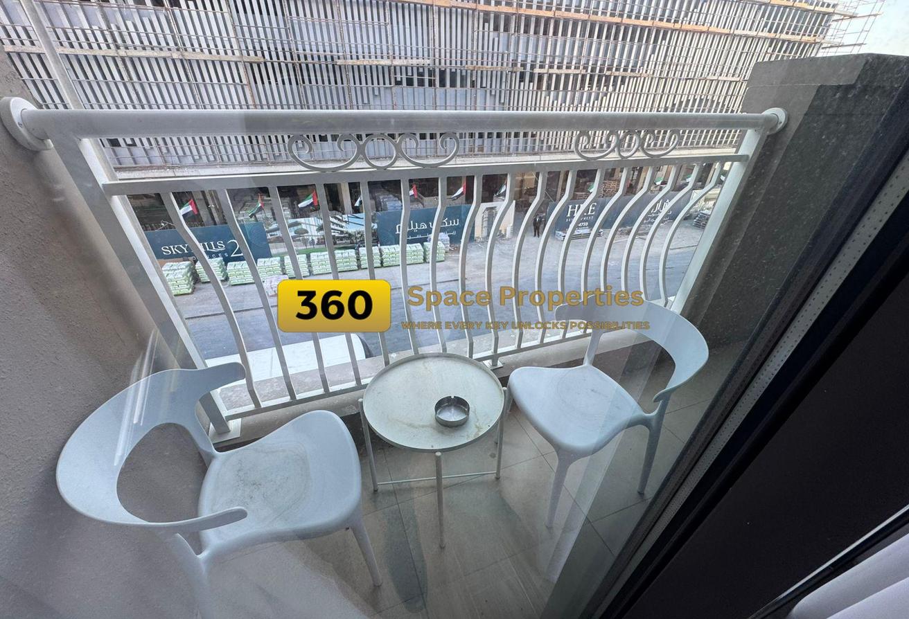 Lavish 1BR + Study | Spacious | Fully Furnished photo 5