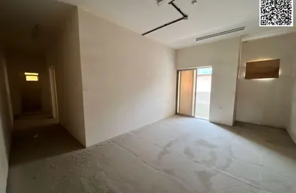 عمارة بالكامل - 8 غرف نوم - 8 حمامات للايجار في الجرف الصناعية 1 - الجرف الصناعية - عجمان