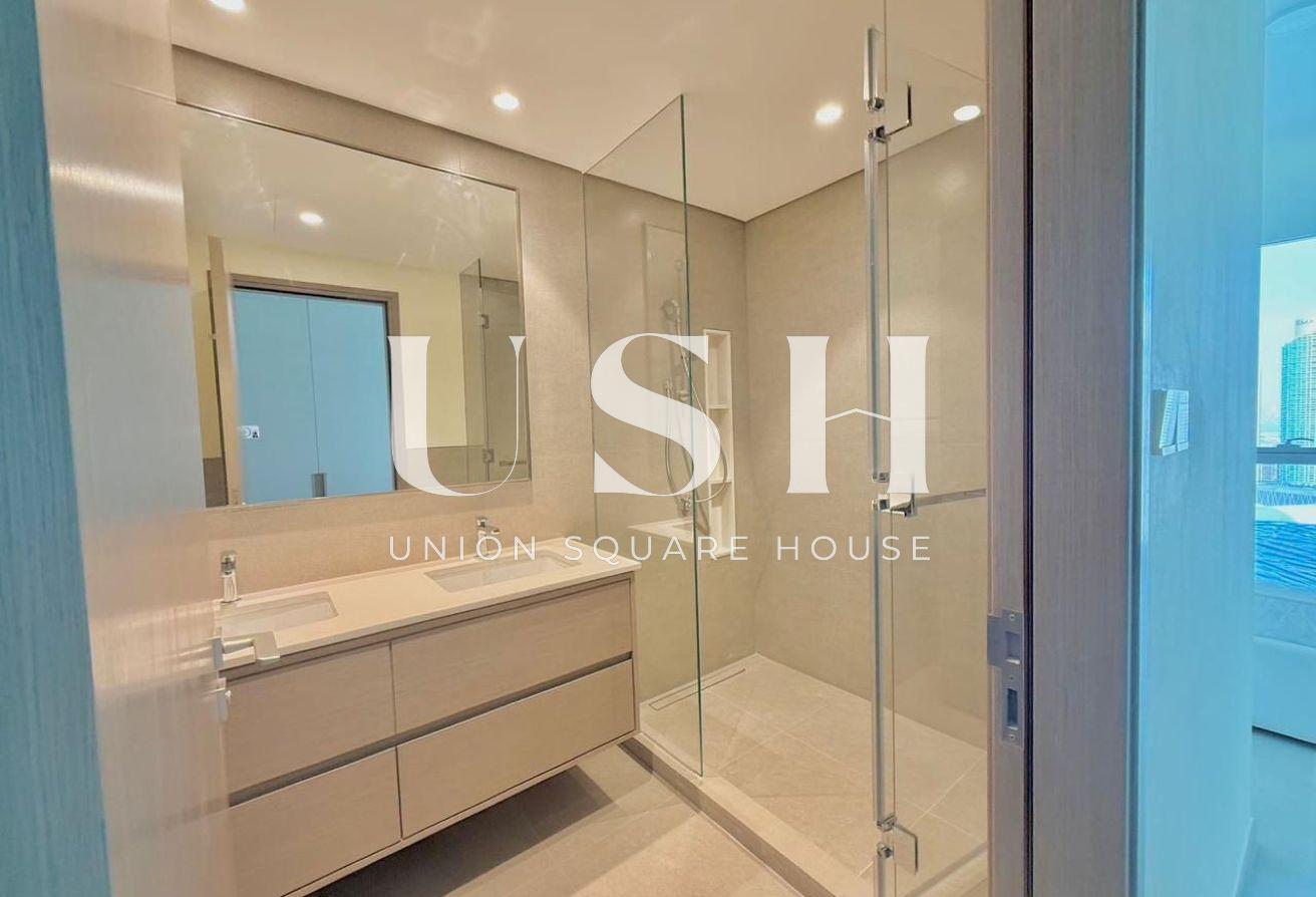 Panoramic Views | Next to Burj Khalifa -Mall | 3BR photo 18