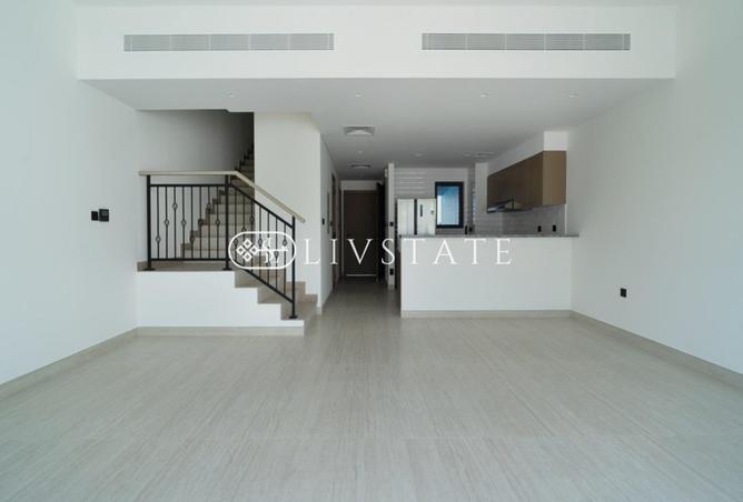 Single Row 4 BR Townhouse | Landscaped photo 2