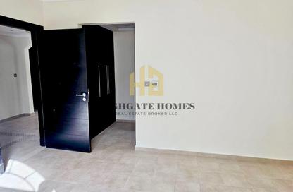 Villa - 4 Bedrooms - 5 Bathrooms for rent in Jumeirah Park - Dubai