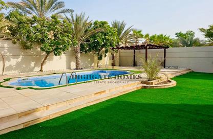 Villa - 4 Bedrooms - 5 Bathrooms for rent in Jumeirah Park - Dubai
