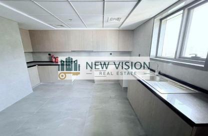 Apartment - 4 - 5 for rent in Blue Tower - Al Majaz 3 - Al Majaz - Sharjah
