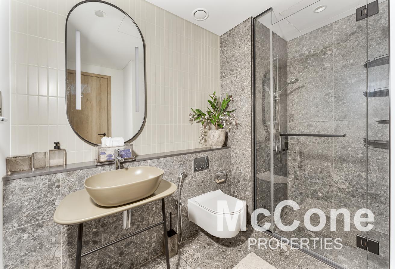 Top Floor | Canal View | Furnished photo 9