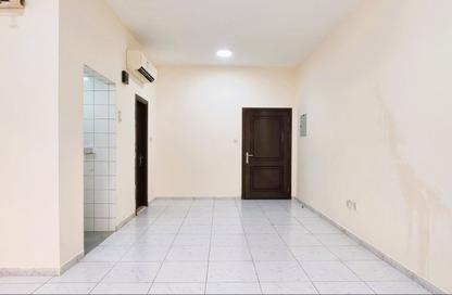 Apartment - Studio - 1 for rent in Naif - Deira - Dubai