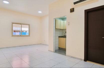 Apartment - Studio - 1 for rent in Naif - Deira - Dubai