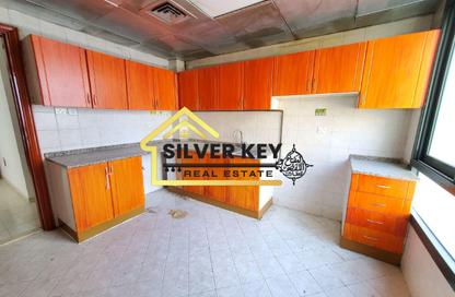 Apartment - 2 - 2 for rent in Al Majaz Tower - Al Majaz 3 - Al Majaz - Sharjah