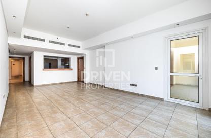 Apartment - 2 Bedrooms - 3 Bathrooms for rent in Marina Residences 1 - Marina Residences - Palm Jumeirah - Dubai