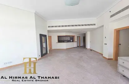 Apartment - 3 Bedrooms - 4 Bathrooms for rent in Al Haseer - Shoreline Apartments - Palm Jumeirah - Dubai
