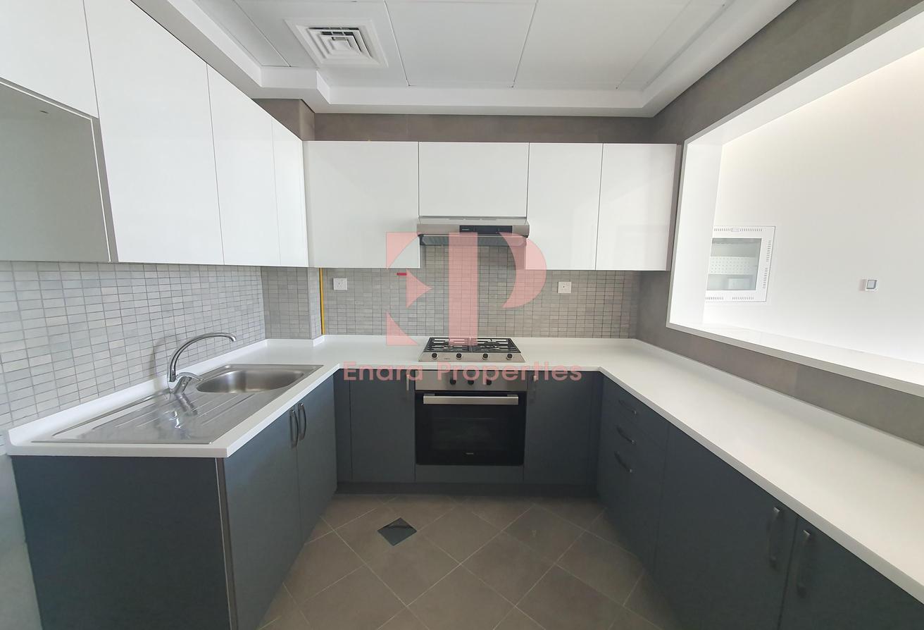 Larger 1Br l Balcony l Share Pool Gym l photo 5