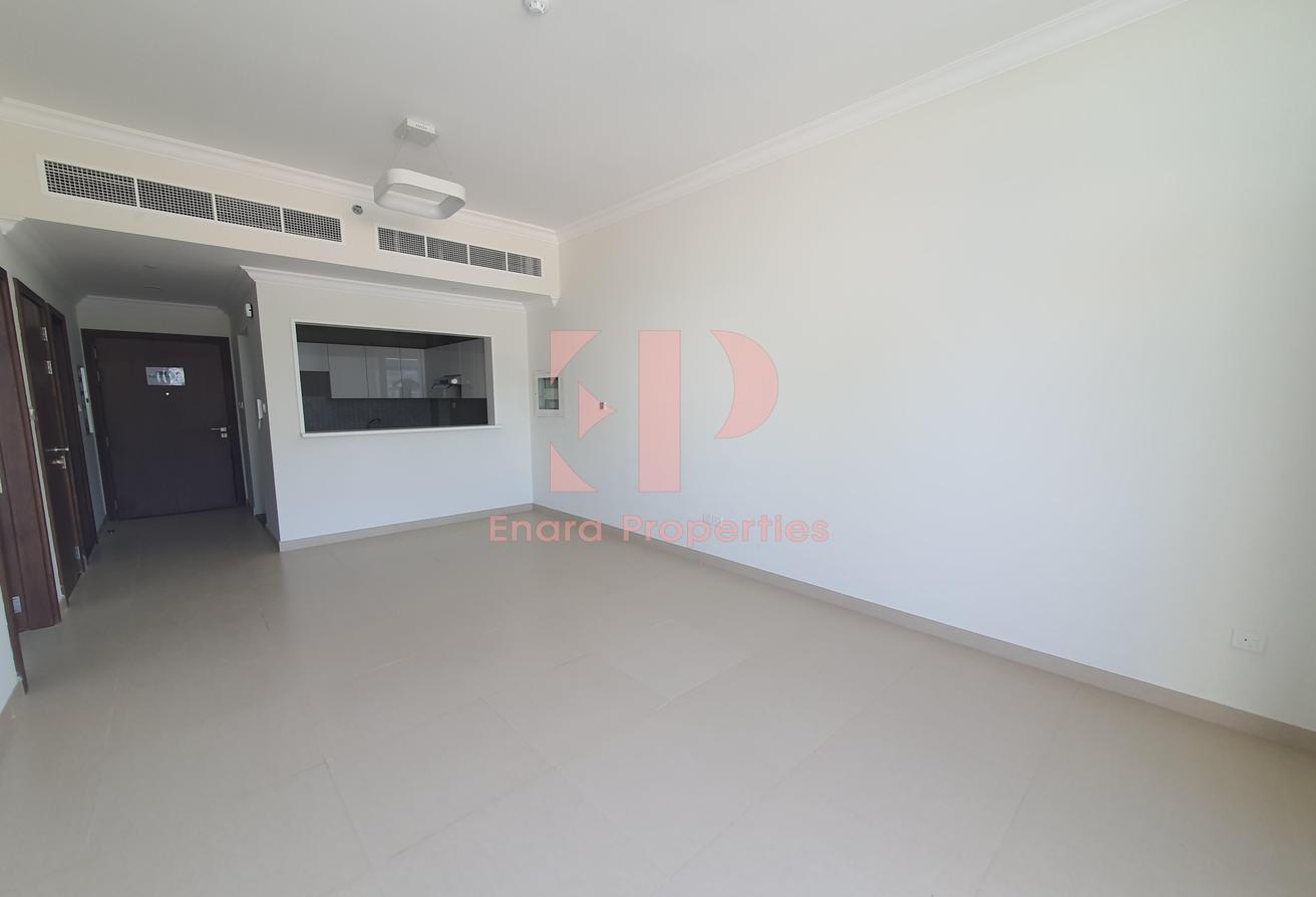 Larger 1Br l Balcony l Share Pool Gym l photo 3
