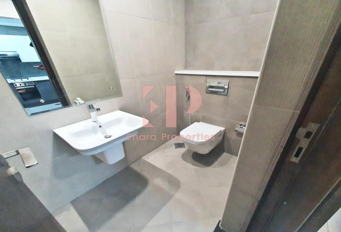 Larger 1Br l Balcony l Share Pool Gym l photo 11