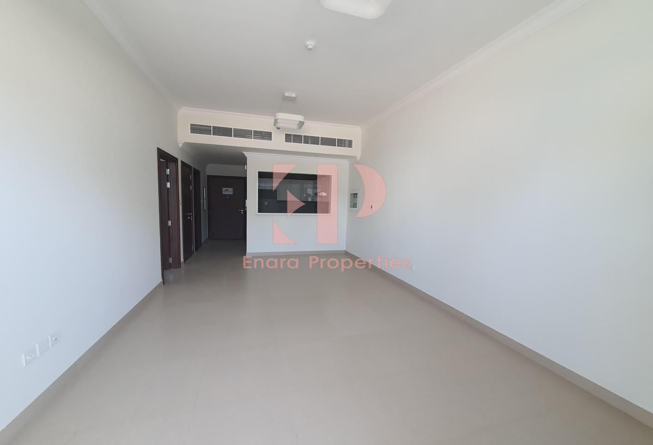 Larger 1Br l Balcony l Share Pool Gym l photo 2